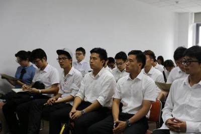 上海店灣投資管理咨詢迎來區(qū)領(lǐng)導(dǎo)及北大清華創(chuàng)業(yè)者考察，共話企業(yè)發(fā)展與技術(shù)創(chuàng)新